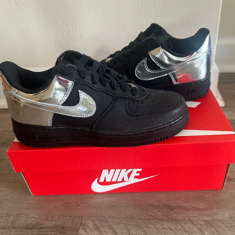 Nike Air Force 1 Retro Low - Black & Chrome
